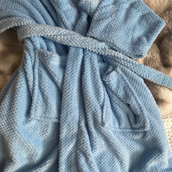 Cozy Light Blue Robe - Picture 3 of 3